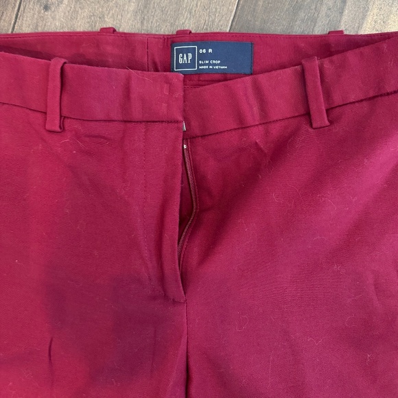 GAP Slim Crop Chino Khaki Pant in Wine Color 6R - Picture 2 of 3